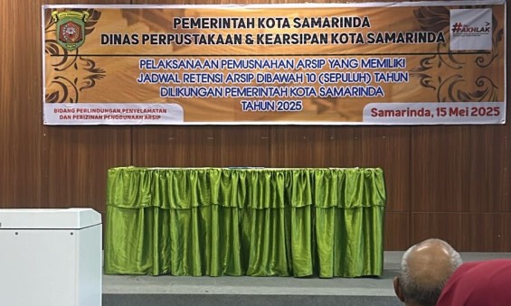 Pelaksanaan Pemusnahan Arsip Tahap I di Aula Dinas Perpustakaan dan Kearsipan Kota Samarinda Jl. Kesuma Bangsa No. 2 Samarinda